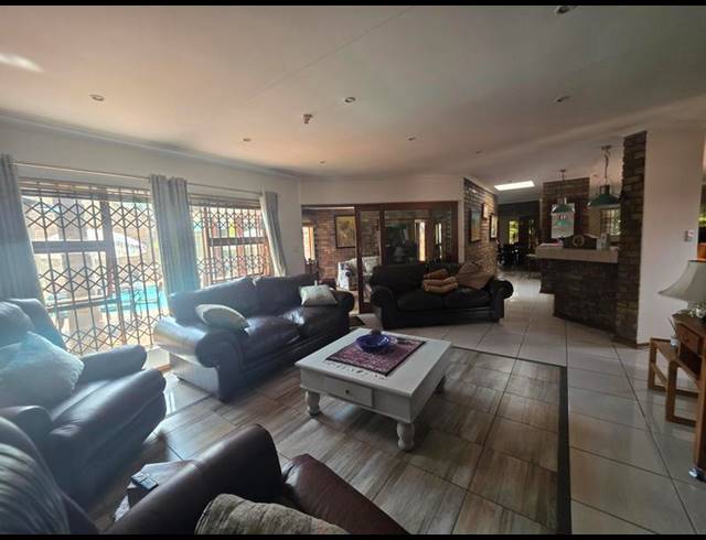 4 BEDROOM HOUSE FOR SALE IN SUNWARD PARK
